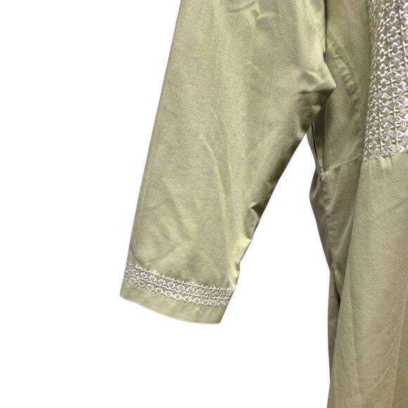 Embroidered Tunic Top with Shoulder Buttons and Side Slits - Picture 6 of 6